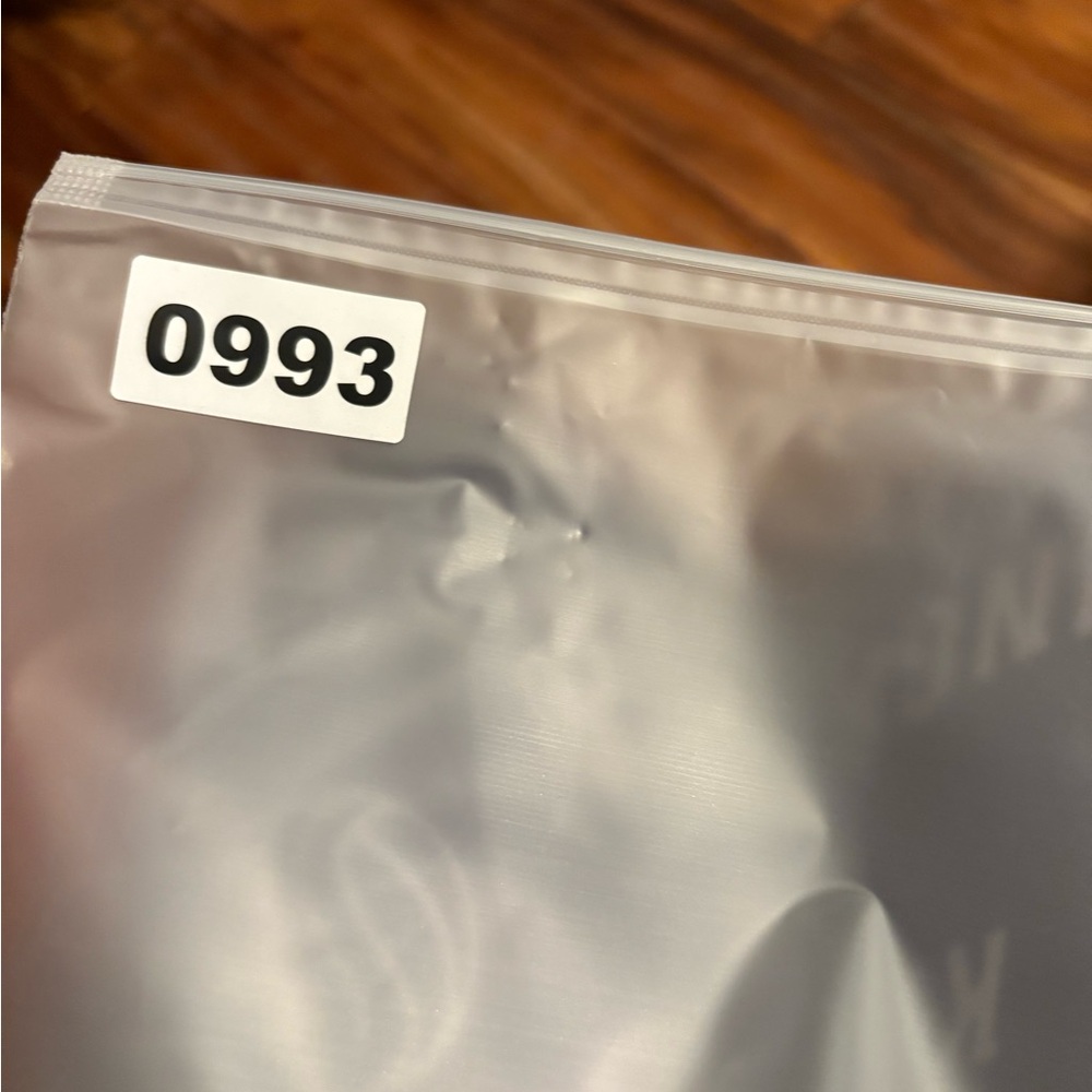 Natori Black Floral Jacquard Underwire Bra Size 36B (0993) - Picture 4 of 4